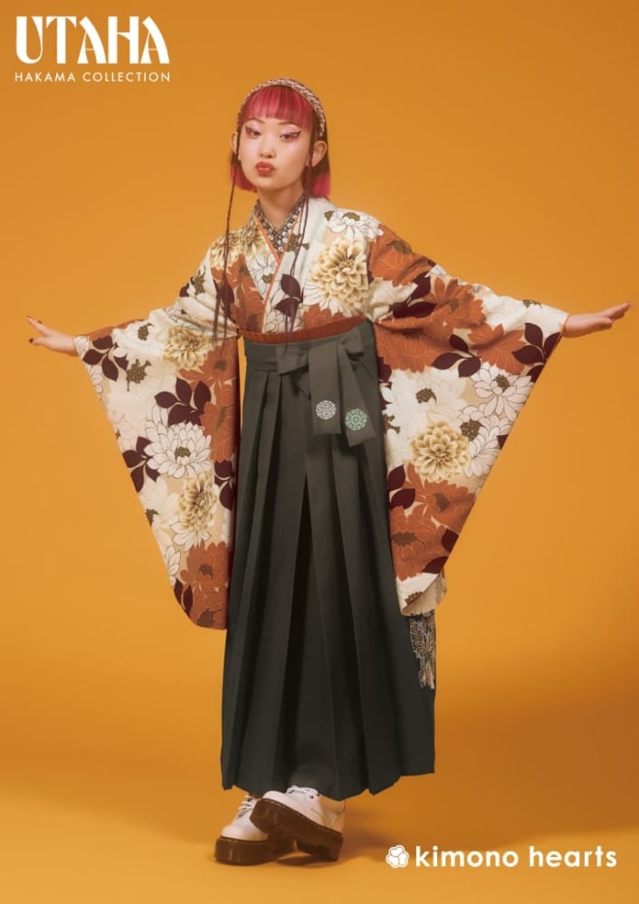 オレンジ テラコッタ 花 レトロ モスグリーン 深緑色 抹茶 個性派 かわいい 水曜日のカンパネラ 詩羽 UTAHA 【キモノハーツ】成人式の振袖レンタル・購入 卒業式の袴レンタル 【ハカマ二】 袴 卒業式 卒業袴 ハカマ 最新トレンドのかわいいお洒落な振袖をお安くお得に 二尺袖:UHN-3